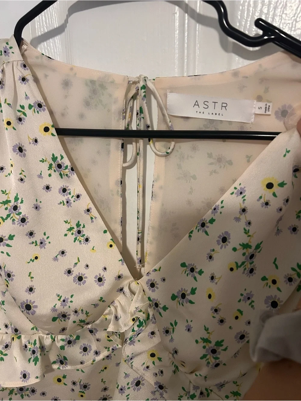 Astr Cream Floral Tie Back Ruffle V-Neck Blouse